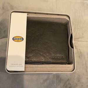 NWT Men’s Leather Fossil Wallet